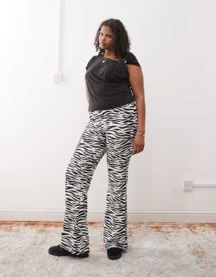 Noisy May Curve Flare Pants In White