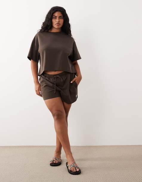 Noisy May Curve - Forvasket brunt sæt i jersey med kortærmet T-shirt og shorts - view 1