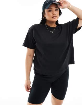 Noisy May Curve - Geripptes Oversize-T-Shirt in Schwarz, Kombiteil