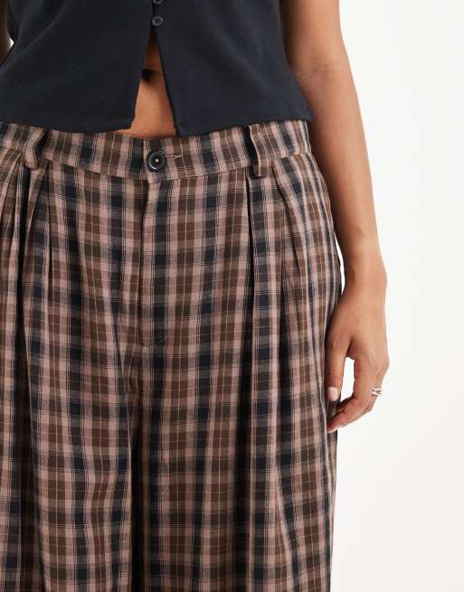 Noisy May Curve high waist wide leg check trouser in chocolate check, 4 of 5