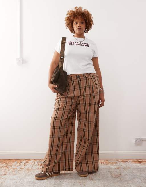 Noisy May Curve - Hvid baby-T-shirt med "Small boobs"-print, 3 af 4