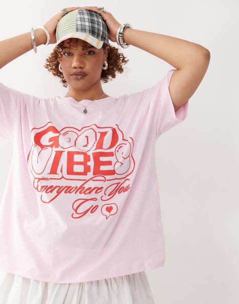 Noisy May Curve – Jasnoróżowy T-shirt oversize z grafiką „Good Vibes” - view 1