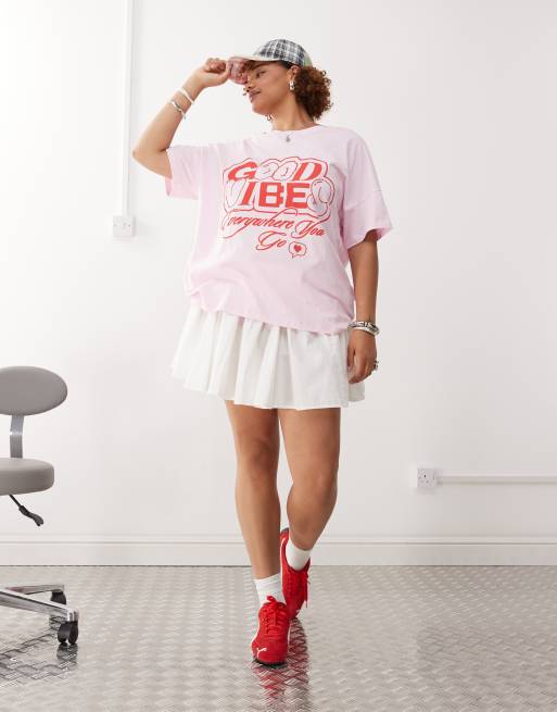 Noisy May Curve – Jasnoróżowy T-shirt oversize z grafiką „Good Vibes”, 3 z 4