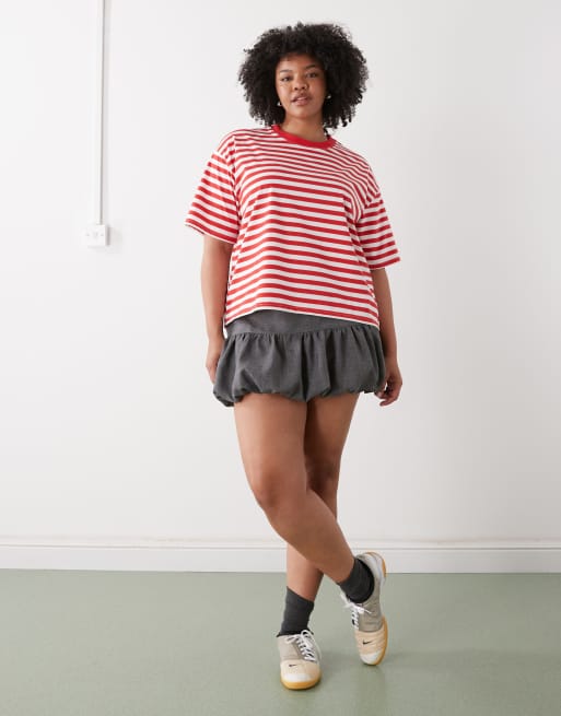 Noisy May Curve – Kastiges T-Shirt mit roten Streifen, 2 von 4