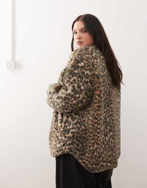 Noisy May Curve – Leopardmönstrad teddyjacka i oversize utan krage, 4 av 4