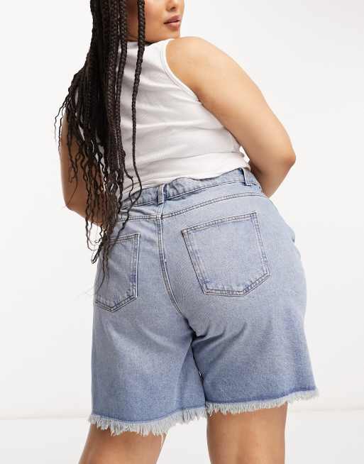 Noisy May Curve – Ljusblå jeansshorts i lång modell med sliten fåll, 2 av 4