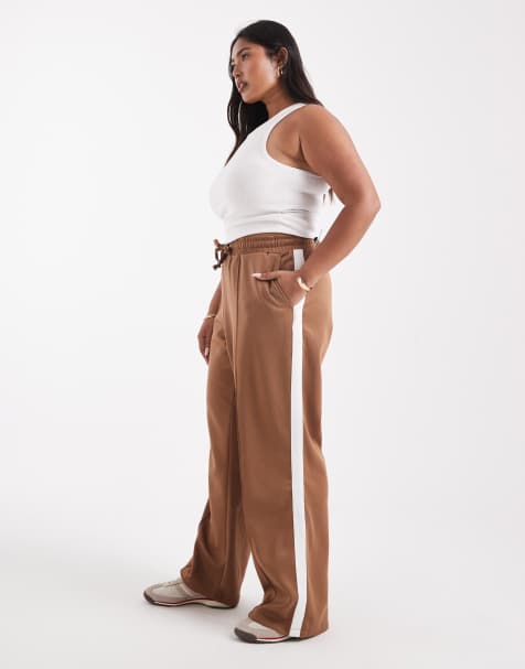 Noisy May Curve – Ljusbruna byxor i jersey med raka ben och vita sidoränder - view 1