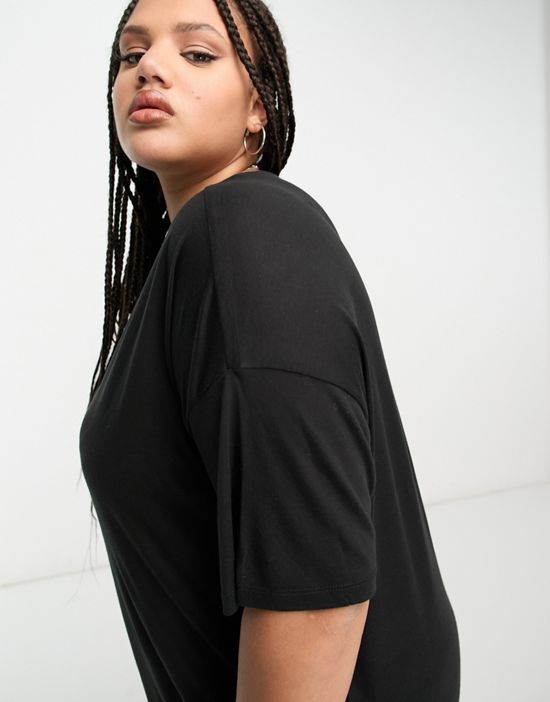https://images.asos-media.com/products/noisy-may-curve-maxi-t-shirt-dress-in-black/204339078-3?$n_550w$&wid=550&fit=constrain