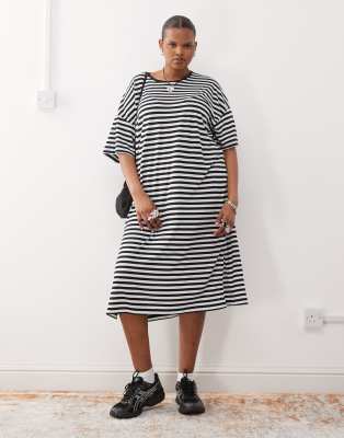 midi t-shirt dress in black and white stripe-Multi