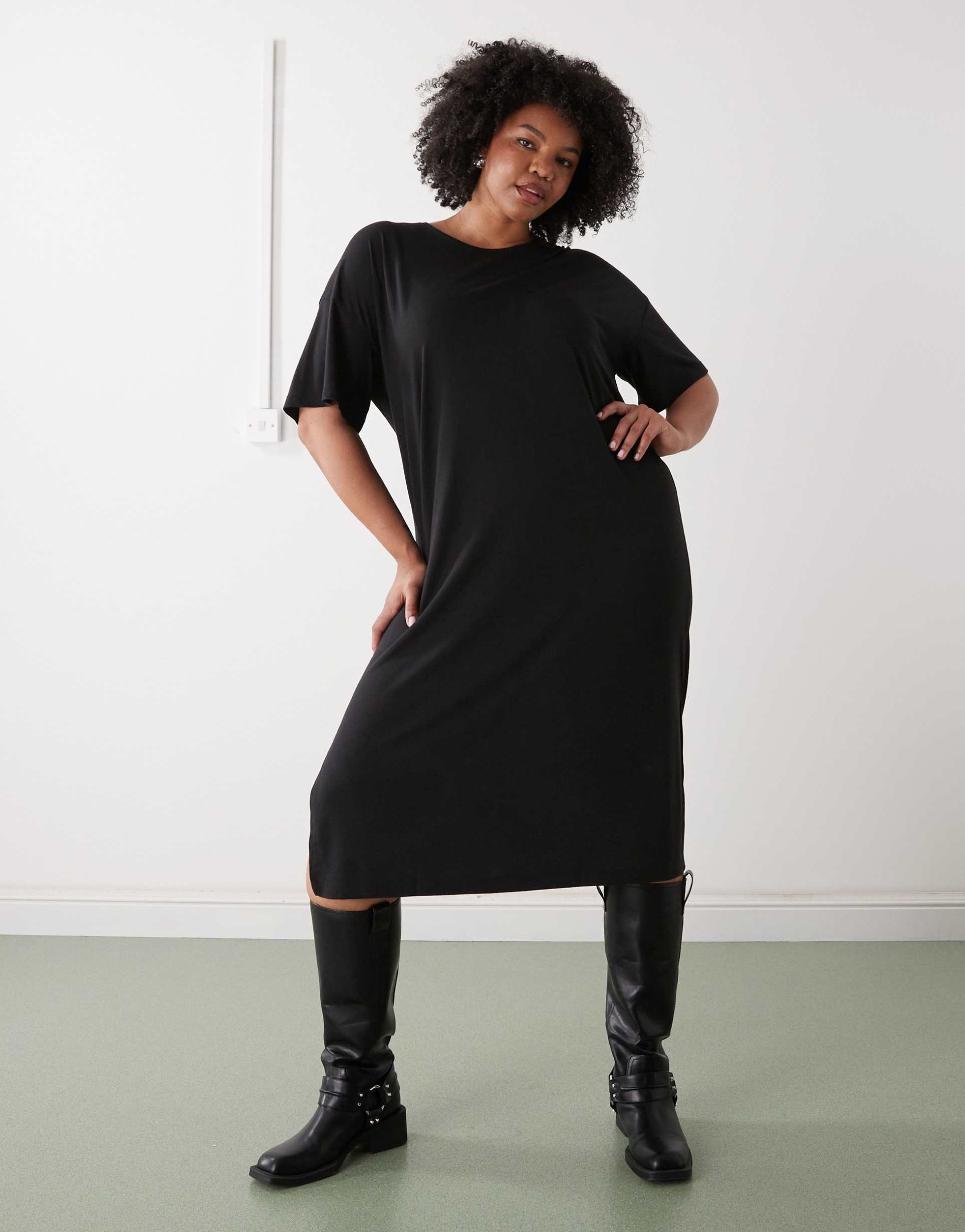 noisy may curve midi t-shirt dress in black