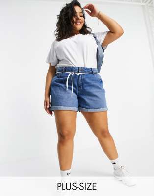 Noisy May Curve Mom Denim Shorts In Medium Blue Wash