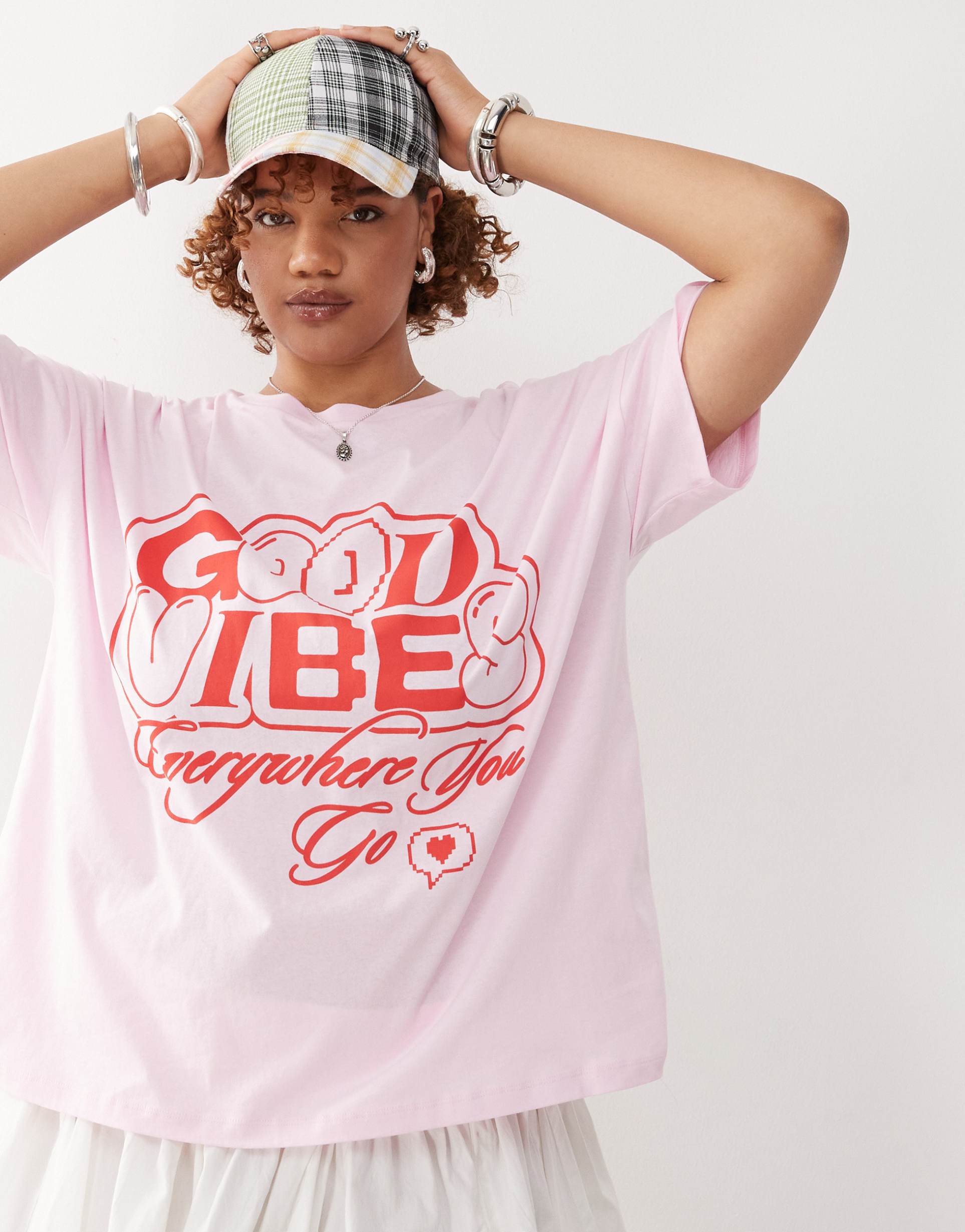 noisy may curve oversized tee with good vibes graphic in light pink