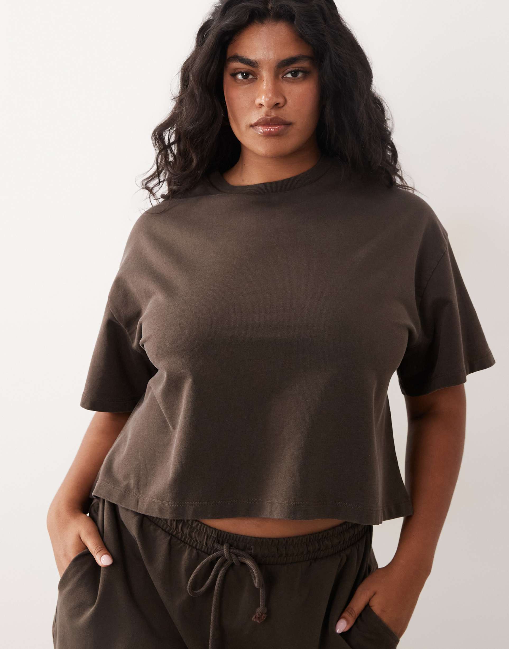 noisy may curve short sleeve jersey tee in washed brown - part of a set