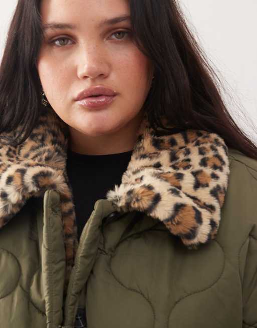 Noisy May Curve – Steppmantel in Khaki mit Kunstpelz-Kragen samt Leopardenmuster, 3 von 4