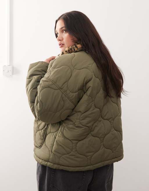 Noisy May Curve – Steppmantel in Khaki mit Kunstpelz-Kragen samt Leopardenmuster, 4 von 4
