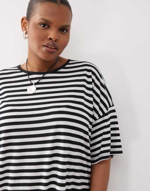 Noisy May – Curve – Svart- och vitrandig t-shirtklänning i midilängd, 3 av 4