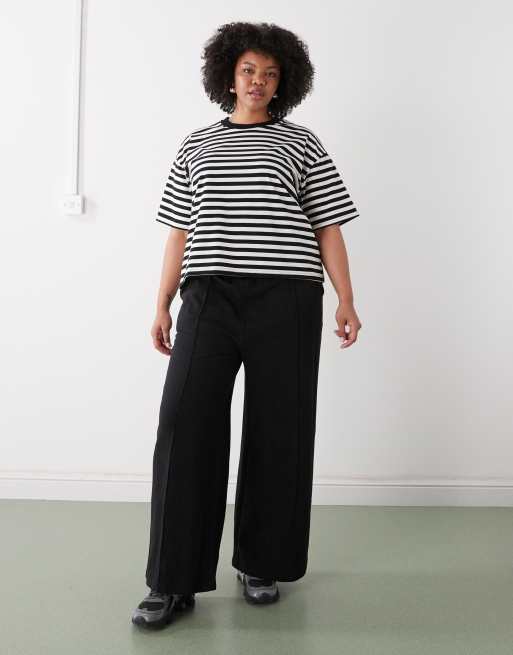 Noisy May Curve – Svartrandig t-shirt med boxig passform, 2 av 4
