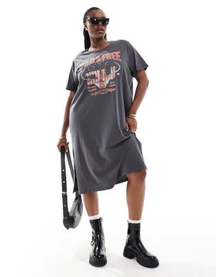 Noisy May Curve - T-Shirt-Midikleid in Grau mit „Wild"-Print