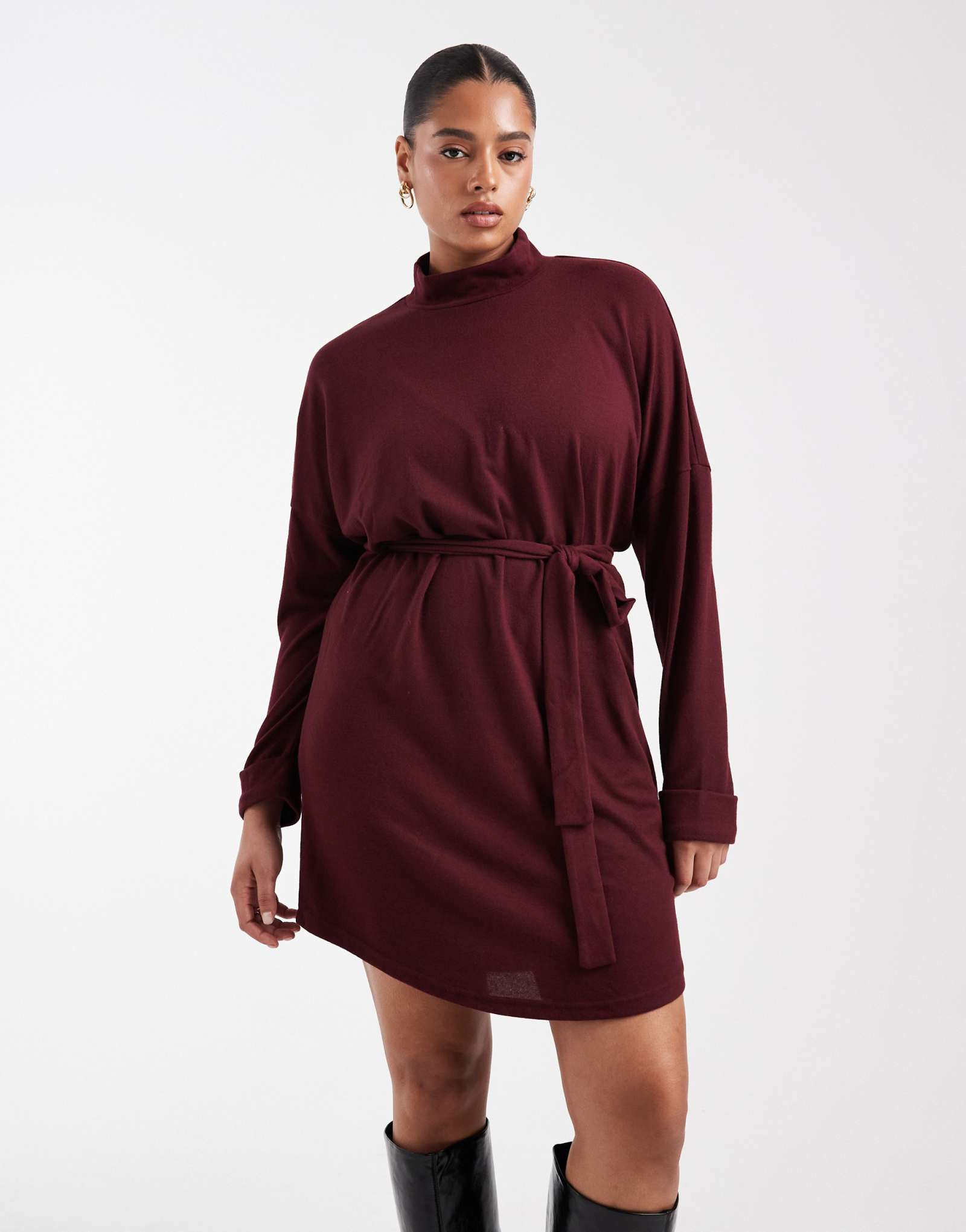 Вязаное платье-свитер Noisy May Curve с завязками на талии и высоким воротом бордового цвета