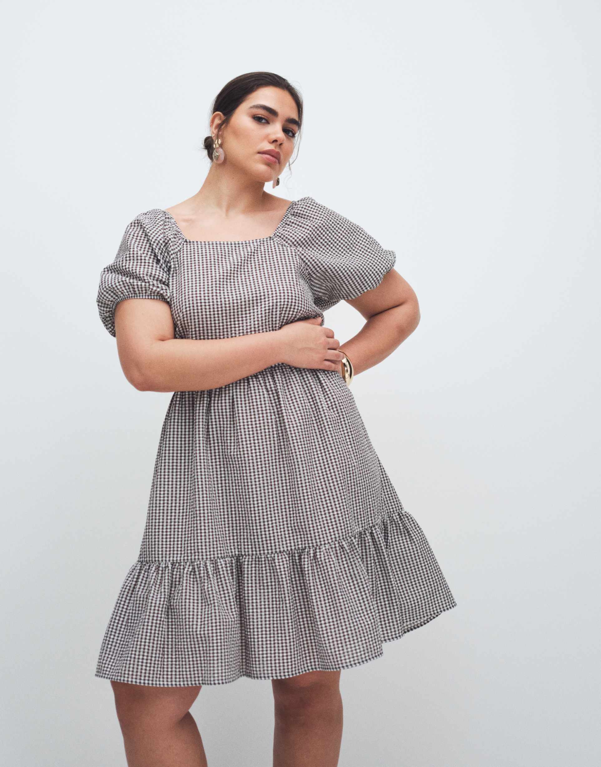 noisy may curve tiered seersucker mini dress with open tie back in chocolate gingham