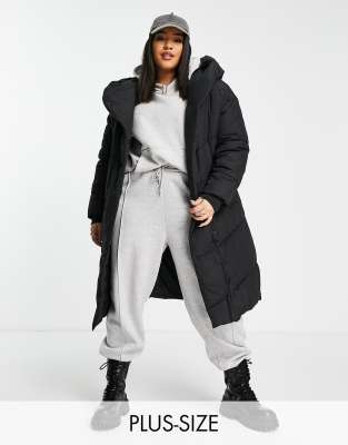 Noisy May Curve – Wattierte, lang geschnittene Jacke in Schwarz