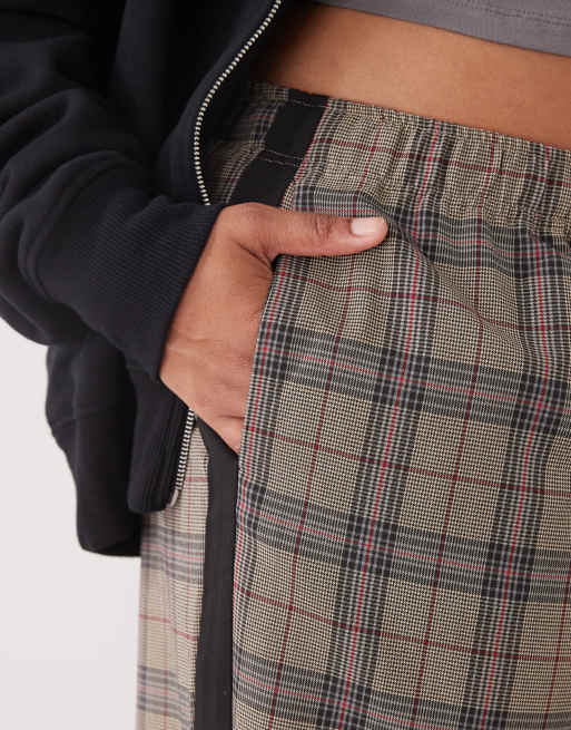 Noisy May Curve wide leg  trouser with side stripe in beige check, 4 of 5