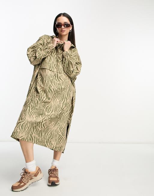 Noisy May - Droplets -Lysebrun longline-regnponcho med zebraprint