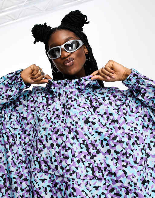 Noisy May - Droplets - Regenponcho met lange pasvorm in paarse camouflageprint