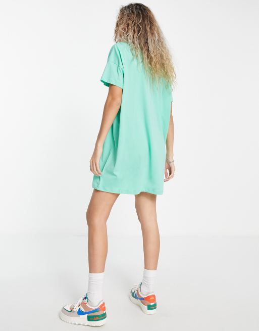 Noisy May – Exclusive – Übergroßes T-Shirt-Kleid in Minzgrün in Polo-Passform, 2 von 4