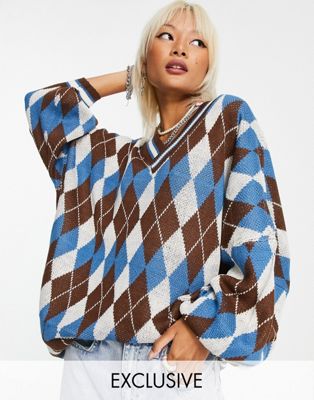 Noisy May exclusive v neck jumper in blue & chocolate argyle print