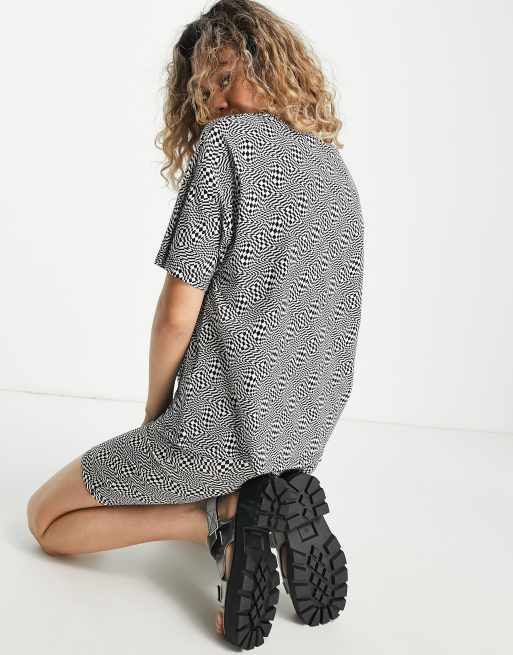 Noisy May – Exklusives Oversize-T-Shirt mit welligem Schachbrettmuster in Schwarz, Kombiteil, 3 von 4