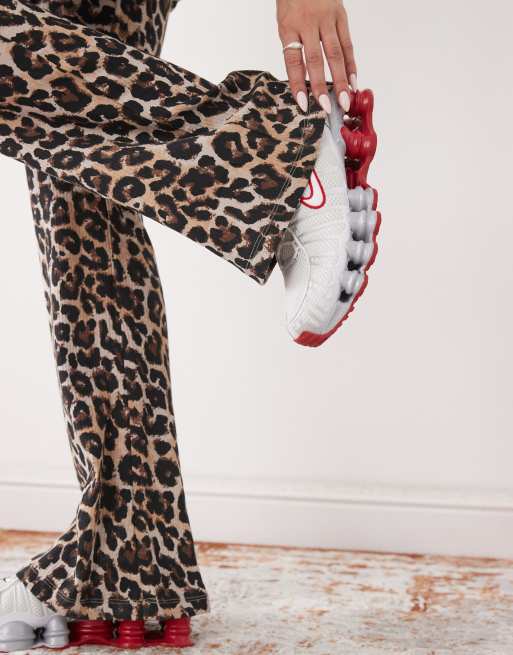 Noisy May flare ribbed pants in leopard print, 4 of 5