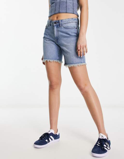 Petite Light Blue Wash Frayed Hem Denim Shorts