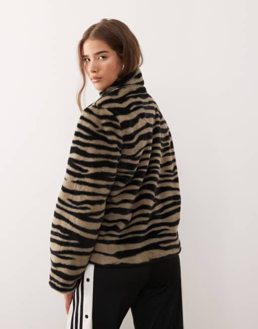 Noisy May テディ ジャケット Noisy May funnel neck faux fur jacket in gray zebra | ASOS