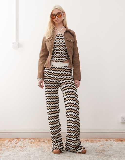 Noisy May - Gehaakte co-ord set van top en broek met golfpatroon in zwart en beige