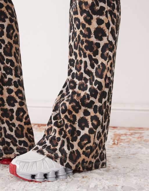 Noisy May - Geribbelde flare-broek in luipaardprint, 5 van 5