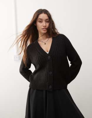 Noisy May - Gerippte Strickjacke in Schwarz