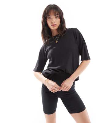 Noisy May - Geripptes Oversize-T-Shirt in Schwarz, Kombiteil