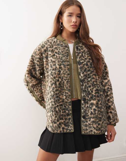 Noisy May - Giacca oversize in peluche con stampa leopardata senza colletto, 2 di 4