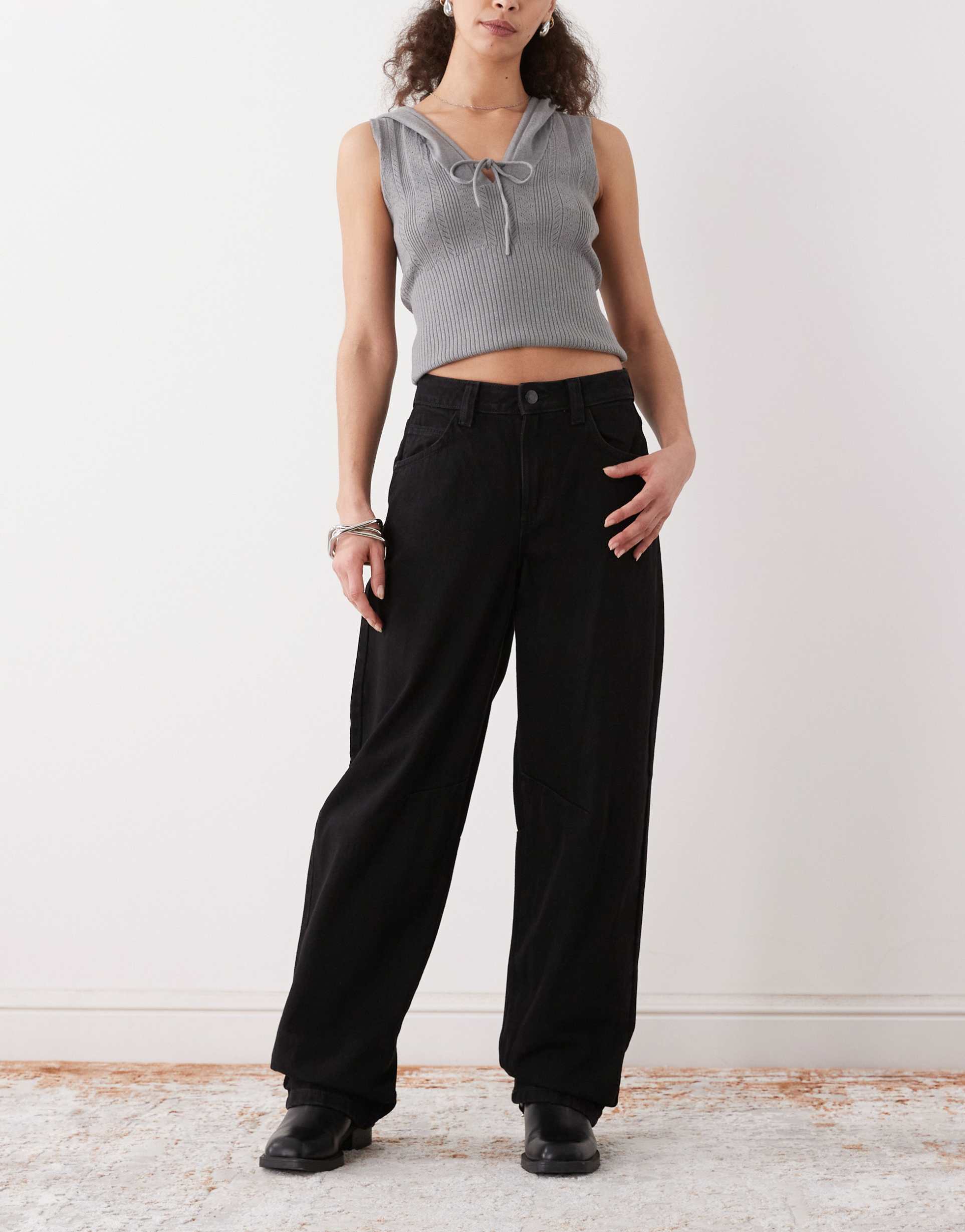 noisy may hazel barrel leg jeans in black