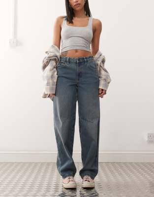 Noisy May - Hazel - Jeans in Vintage-Mittelblau mit weitem, abgerundetem Bein und Naht am Knie