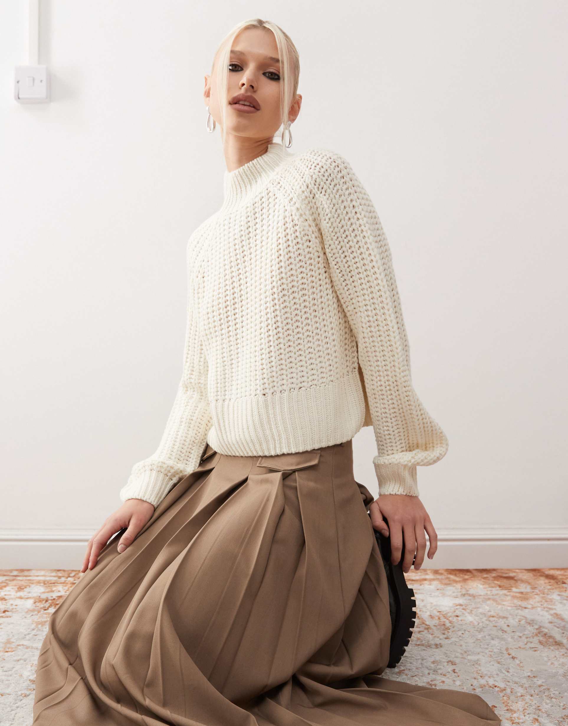 noisy may high neck cropped knit sweater in cream