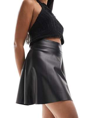 high rise faux leather skirt in black