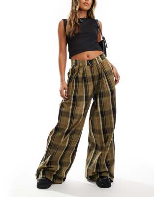 high waist wide leg pants with pleat details in khaki plaid-Green