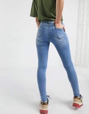 body shaping jeans in light blue denim 