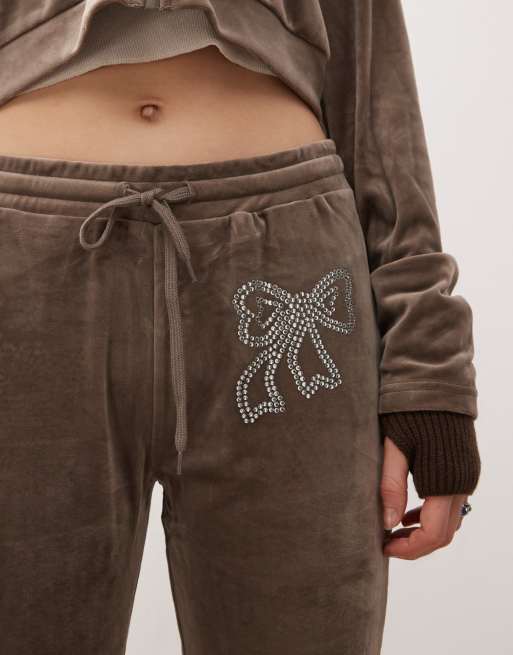 Noisy May high waisted velour trouser co-ord in mink, 4 of 5