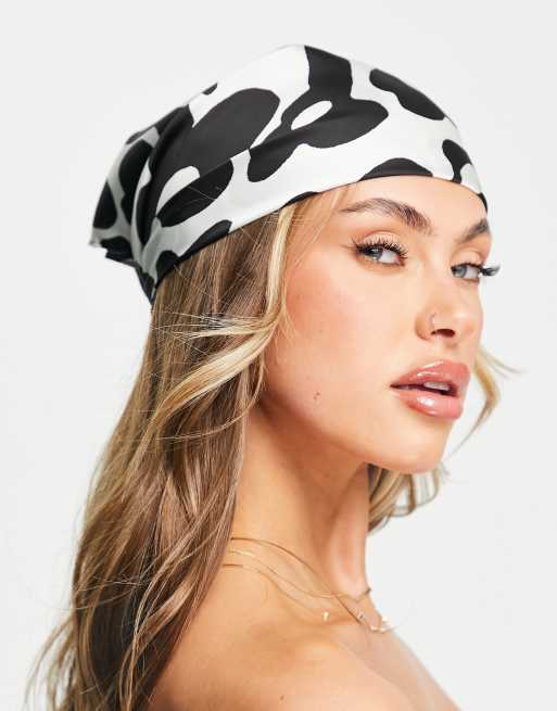 Noisy May - Hoofddoek met zwarte bloemenprint