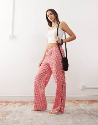 Noisy May - Hose in Rot mit Vichy-Karos, weitem Bein und seitlichem Bindedetail