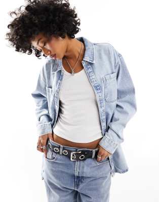 Noisy May - Jeans-Hemdjacke in hellblauer Waschung mit Oversize-Schnitt