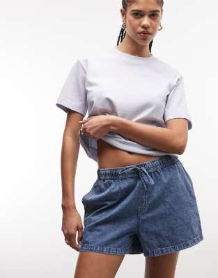 Noisy May - Jeansshorts in verwaschenem Blau mit Bindegürtel